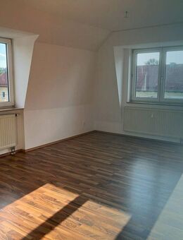 Gemütliche 2-Zimmer-Dachgeschosswohnung mit Balkon - Senden (Bayern)