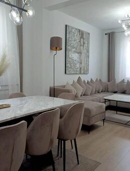 Gepflegtes 9-Zimmer-Zwei-Familienhaus mit Wintergarten, Einbauküche und Garage! - Brilon