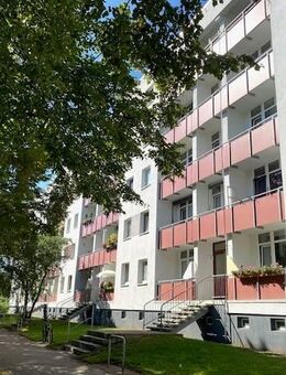 Frisch renoviert, mit Balkon! - Schwerin