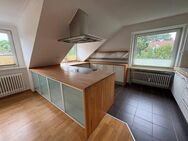 Helle Dachgeschosswohnung mit Südbalkon plus 60m² Stauraum - Hamburg