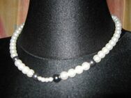 NEUw * Elegant * ausgefallen * ORIGINAL VINTAGE * Designer * Perlen * Collier * Kette * cremé- weiß * rauch- blau * - Riedlingen