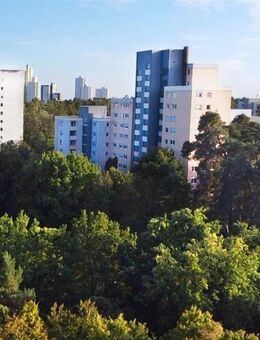 Lichtdurchflutete 1-Zimmer-Wohnung mit Fernblick und Tiefgarage - Erlangen
