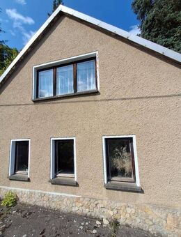 Objekt-Nr.: 9425 - idyllisches Einfamilienhaus zum sanieren mit Kamin, Garage, Außenkamin und Pool auf großem Grundstück in Rudolstadt / Thüringen - Rudolstadt