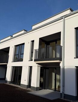 SANKT AUGUSTIN HANGELAR, 2 Zi. Neubauwohnung ca. 60 m² Wfl. mit Einbauküche, gr. Balkon u. TG-Stellp - Sankt Augustin