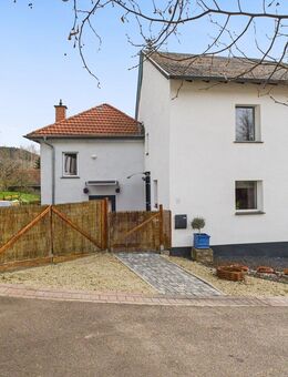 Irgendwo im Süden, nahe am Meer, liegt die Hauptstraße 13 in 54441 Mannebach - Mannebach (Landkreis Trier-Saarburg)