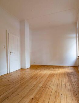 Ffm-Bornheim: Altbau Zweizimmerwohnung mit Küche und Bad - Frankfurt (Main)