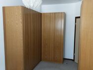 Komplettes Schlafzimmer mit Schränken , Nachtschrank und Bett - Hannover