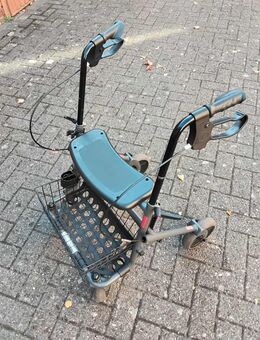 Rollator mit Zubehör DRINGEND ABZUGEBEN WEGEN PLATZMANGEL - Hannover