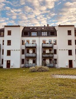Traumhaft! Hochwertig sanierte Altbauwohnung mit Balkon & großem Grundstück in Dresden+++ - Dresden