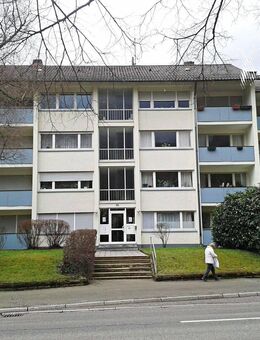 Charmante 4-Zimmer-Wohnung mit drei Balkonen und Kachelofen in ruhiger Lage von Baden-Baden - Baden-Baden
