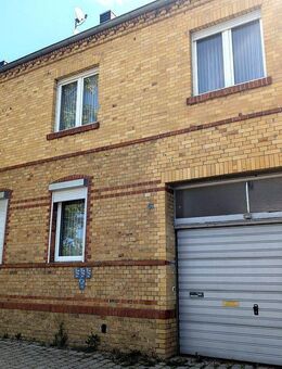 Viel Potenzial: Klinkerhaus mit PV-Anlage, Renovierung & Ausbauoption - Bitterfeld-Wolfen