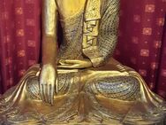 Buddha-Statue aus Vollholz vergoldet h130 x b110 x tief 80 - Memmingen