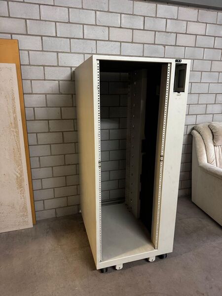 © Gebrauchter IBM System Unit Rack Typ 9309 ohne Tür - Überlingen Zentrum