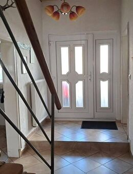 Viel Platz im Familienhaus! 4 Schlafzimmern, 2 Bäder, Ofen, 2 Küchen, Garten, Garage - Tannheim