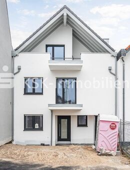 Neubauimmobilie: Stellen Sie dieses Zweifamilienhaus nach Ihren eigenen Wünschen fertig! - Wesseling