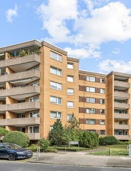 Bothfeld: Attraktive 5-Zimmer-Wohnung mit Loggia, Tiefgaragenstellplatz und Wellnessbereich - Hannover