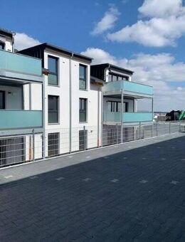 Neubau Dachgeschosswohnung mit Balkon, Energieeffizienzklasse A+, Kfw 40, 90 qm - Aurach