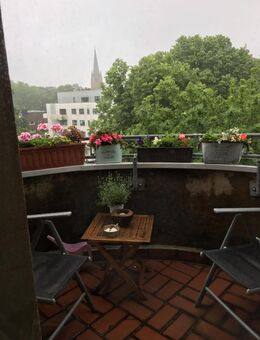 Frisch renoviert und modernisiert: Schöne Wohnung aus der Kaiserzeit, Balkon, zentrale City-Lage - Herne