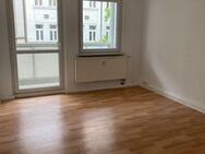 Schnappt sie Euch! Bezugsfertige 3-Raum-Wohnung mit Balkon, Wanne und Aufzug in der Innenstadt frei. - Gera