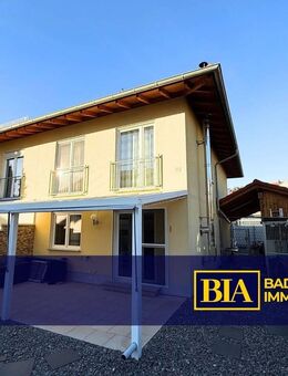 Schöne Doppelhaushälfte mit Pool, Kamin und 3 Schlafzimmern für die ganze Familie in Ettenheim - Ettenheim