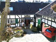 Tradition & Moderne vereint - Fachwerkhaus mit Wohnscheune im Zentrum von Much - Much