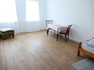 Sehr gemütliche helle 3 - 4 Zi.-Wohnung mit Einbauküche, Innenhof-Terrasse und möglicher Garage! - Bodenwerder (Münchhausenstadt)