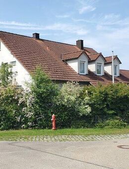 großzügig geschnittenes Einfamilienhaus mit unterkellerter Doppelgarage (OT Trautmannshofen) - Lauterhofen