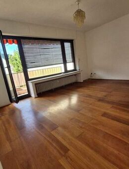 Im schönen Benrath: helle 2-Zimmerwohnung mit großem Balkon! - Düsseldorf