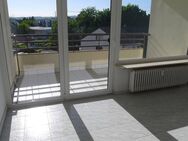 Frankfurt/M- Sossenheim 3 Zimmer Wohnung hell und geräumig mit EBK und Loggia - Frankfurt (Main)