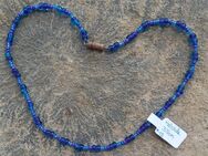 Halskette aus Glasperlen, selber hergestellt - Knonau
