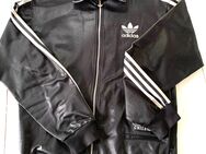 Gay Adidas Chile 62 Jacke in Größe M/L - Mettmann