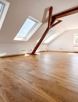Lichtdurchflutete 2-Zimmer-Dachgeschosswohnung mit Charme und moderner Ausstattung! - Heidenheim (Brenz)