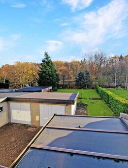 gepflegtes und modernisiertes Wohnhaus mit Garagen und einem schönem Grundstück - Neumünster