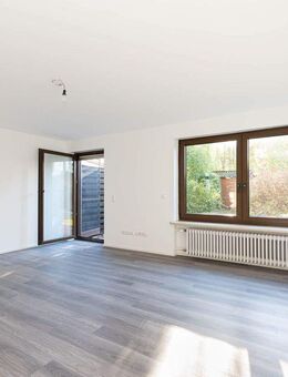 Modern * komplett saniert 2023/24 * sonniger Garten * Einzelgarage - Germering