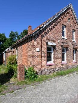 Landhaus mit zwei Wohneinheiten und Doppelgarage - Großefehn