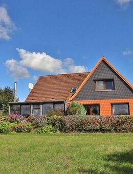 Sieverstedt: Zweifamilienhaus mit PV-Anlage, Wintergarten und großem Grundstück in ruhiger Lage - Sieverstedt