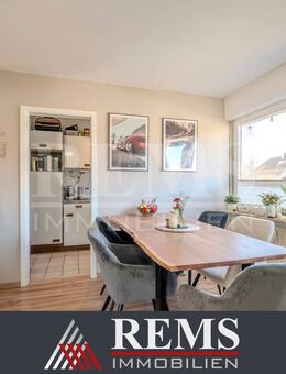 Charmante 2,5-Zimmer-Etagenwohnung mit EBK, sonnigem Balkon und Tiefgaragenstellplatz - Kirchheim (Teck)