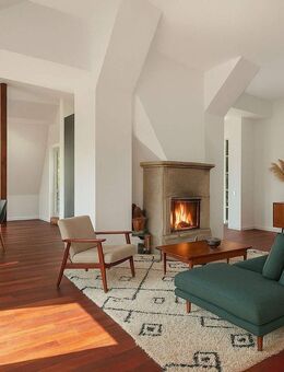 Moderne Dachgeschosswohnung mit loftartigem Wohnbereich und Turmerker mit Blick in den Bürgerpark - Berlin