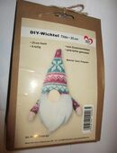 "DIY-Wichtel, Tilda, 25cm hoch, 8-teilig,bunter Körper, pink- türkis gestreifte Mütze" . in 07926