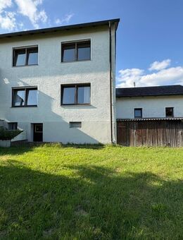 Zweifamilienhaus auf schönem und großzügigem Grundstück in ruhiger Lage in Schönkirch! - Plößberg