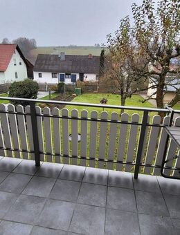 Ruhig gelegene 4-Zimmer-EG-Wohnung mit Balkon in Eilsbrunn zu vermieten! - Sinzing