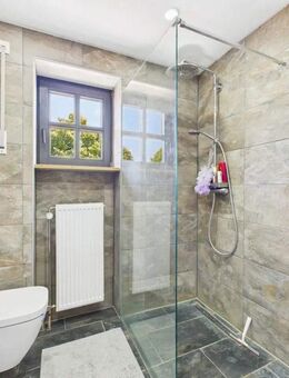 Hochwertig renovierte 4-Zimmer-Wohnung mit Wintergarten in bester Lage von Kumpfmühl! - Regensburg