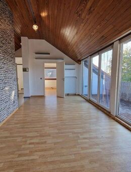 Dachgeschosswohnung - 3 Zimmer mit Loggia in gepflegtem Haus - Trebur