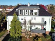 Saniertes Mehrfamilienhaus in Hohenstein-Ernstthal: voll vermietet, mit Balkonen, Garten, Garagen & Stellplätzen - Hohenstein-Ernstthal