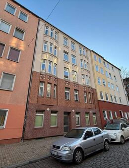 Klassischer Altbau mit Balkonen - Kiel