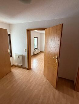 Wunderschöne, sonnige 2-Raum-Dachgeschoss-Wohnung an der Weißen Elster in Greiz - Greiz