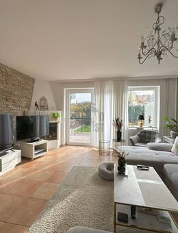 Modernisiertes Reihenmittelhaus mit Garage & Dachterrasse in Hannover-Stöcken - Erbpachtgrundstück - Hannover