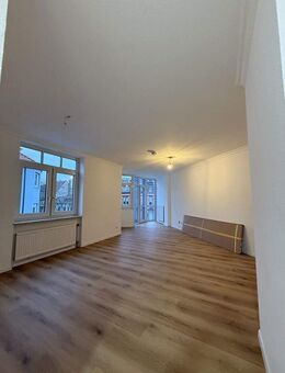 Frisch renoviert! Helle 2,5-Zi-Wohnung, barrierefrei,neuer Vinylboden & hochwertiger EBK - Ludwigshafen (Rhein)