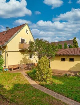 Freistehendes Einfamilienhaus mit Doppelgarage, Wintergarten und großem Garten in Asperg - Asperg
