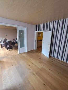 Gepflegtes EFH mit Einliegerwohnung. 2 Garagen. Viel Nebengelass - Erxleben